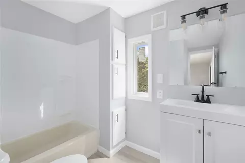 Bath - 6 Sherwood Valley Ln, Coventry, RI 02816 photo 2 of 3