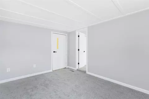 Bedroom - 6 Sherwood Valley Ln, Coventry, RI 02816 photo 2 of 6