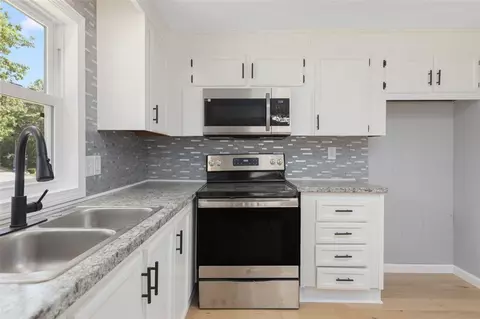 Kitchen - 6 Sherwood Valley Ln, Coventry, RI 02816 photo 3 of 3