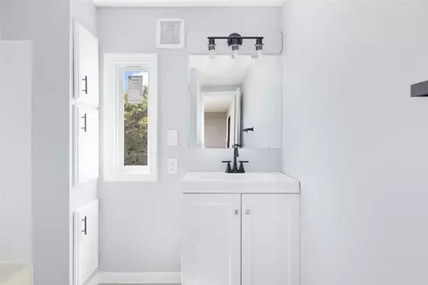 Bath - 6 Sherwood Valley Ln, Coventry, RI 02816 photo 1 of 3