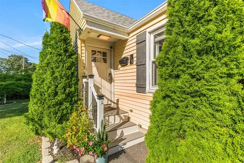 178 George Arden Ave, Warwick, RI 02886