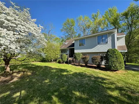 186 N Country Club Dr, Warwick, RI 02888