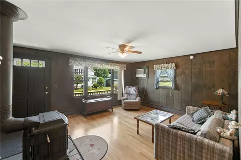 80 Poplar St, Woonsocket, RI 02895 photo 4