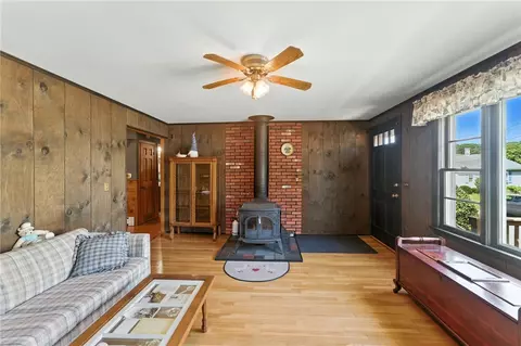 80 Poplar St, Woonsocket, RI 02895 photo 2