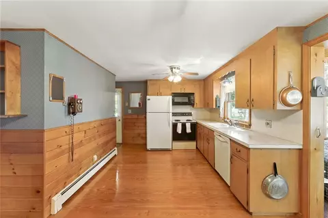 80 Poplar St, Woonsocket, RI 02895 photo 10