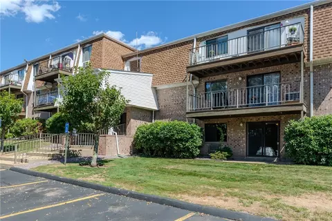 750 Quaker Ln #B308, East Greenwich, RI 02818