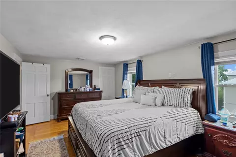 Bedroom - 690 Killingly St, Johnston, RI 02919 photo 2 of 5