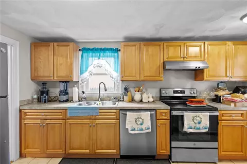 Kitchen - 690 Killingly St, Johnston, RI 02919 photo 1 of 2