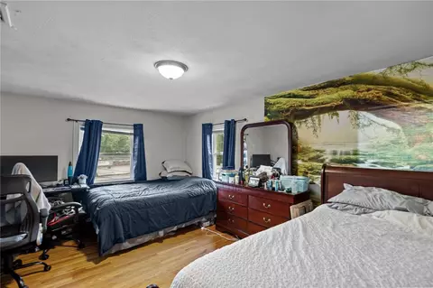 Bedroom - 690 Killingly St, Johnston, RI 02919 photo 4 of 5