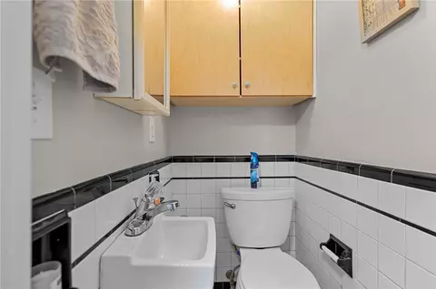 Bath - 690 Killingly St, Johnston, RI 02919 photo 1 of 3