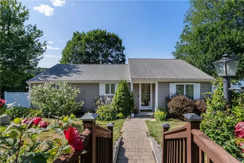 57 Cliff Dr, Freetown, MA 02702