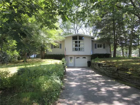 11 Cheyenne Trl, West Greenwich, RI 02817