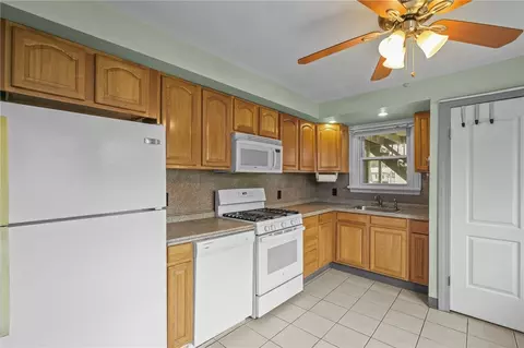 126 Lloyd Ave, Warwick, RI 02889 photo 5