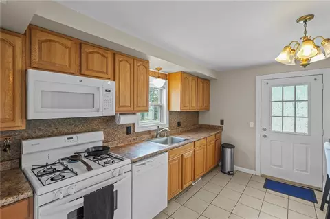 126 Lloyd Ave, Warwick, RI 02889 photo 23
