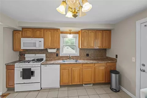 126 Lloyd Ave, Warwick, RI 02889 photo 24