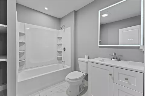 Bath - 83 Eldridge St, Cranston, RI 02910 photo 2 of 3