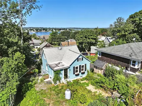 21 Summit Ave, Tiverton, RI 02878
