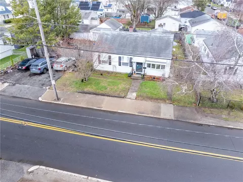 496 Beverage Hill Ave, Pawtucket, RI 02861