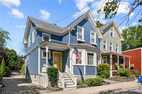 42 Third St, Newport, RI 02840