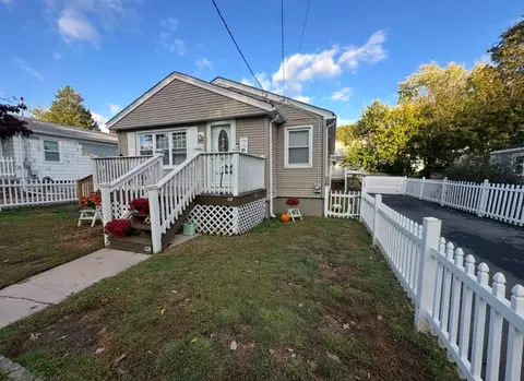 11 Glen St, North Providence, RI 02911