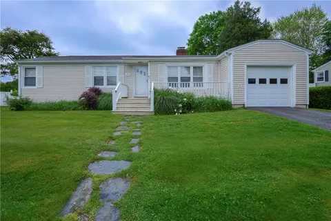 44 Dudley Ave, Newport, RI 02840