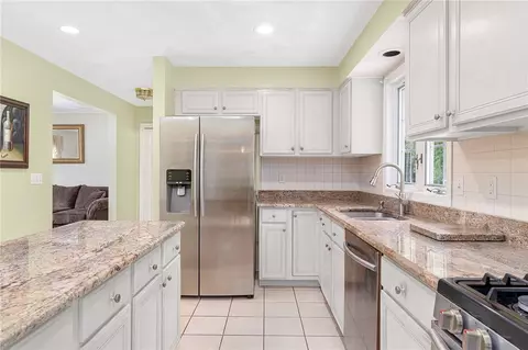 Kitchen - 52 Ginger Trl, Coventry, RI 02816 photo 1 of 3