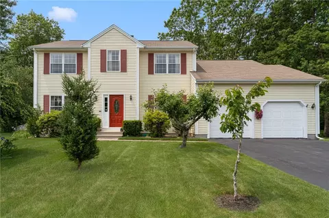 52 Ginger Trl, Coventry, RI 02816