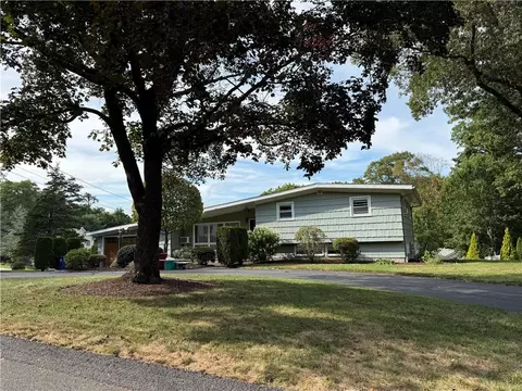 57 Stiness Dr, Warwick, RI 02886