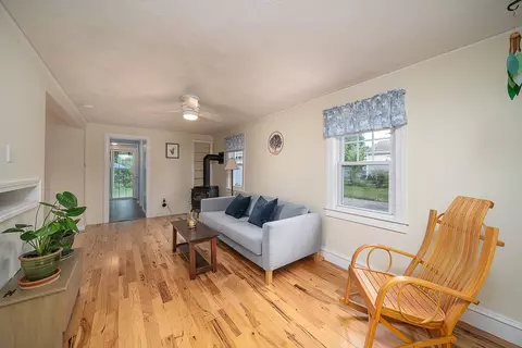 46 State St, Warwick, RI 02889 photo 4