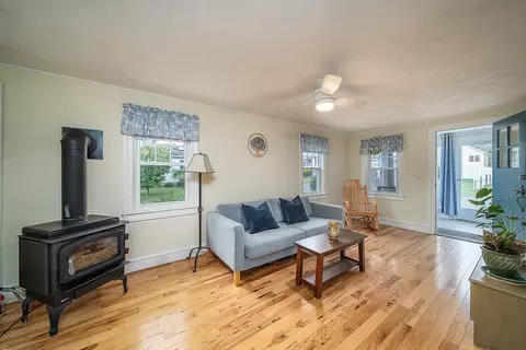 46 State St, Warwick, RI 02889 photo 5