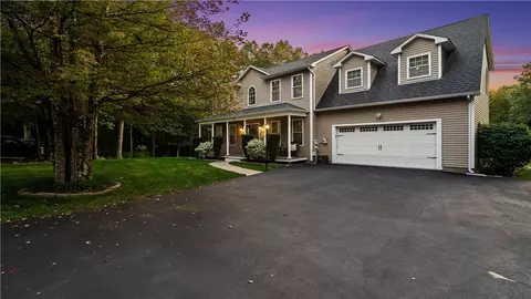 31 Kings Xing, Exeter, RI 02822 photo 2