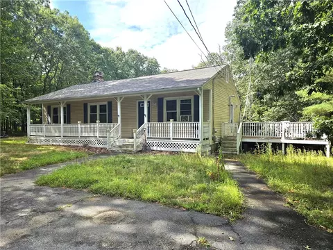 405 Cooper Hill Rd, Mapleville, RI 02839