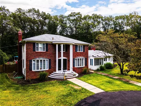 44 Heritage Dr, East Greenwich, RI 02818
