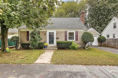15 River Rd, Lincoln, RI 02865