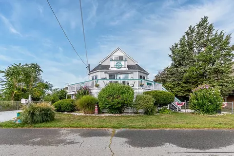 15 Elgin St, Warwick, RI 02889