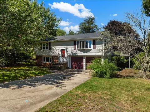 58 Stewart Dr, Portsmouth, RI 02871