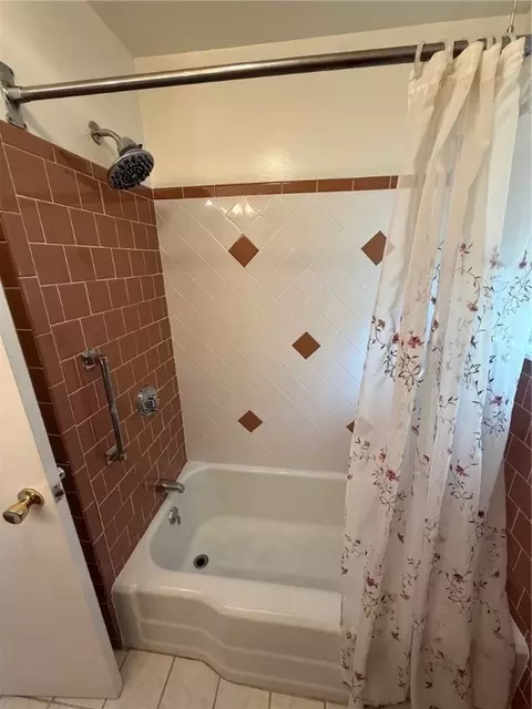 Bath - 93 Manila Ave, Woonsocket, RI 02895 photo 2 of 3