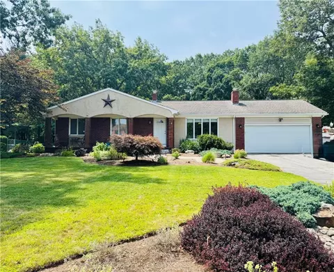 25 Beechnut Dr, Johnston, RI 02919