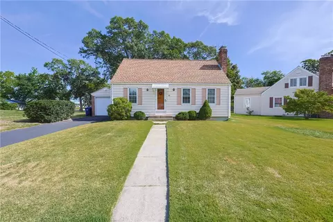 60 Brunswick Drive Dr, Warwick, RI 02886