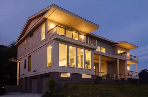 82 Ellery Rd, Newport, RI 02840