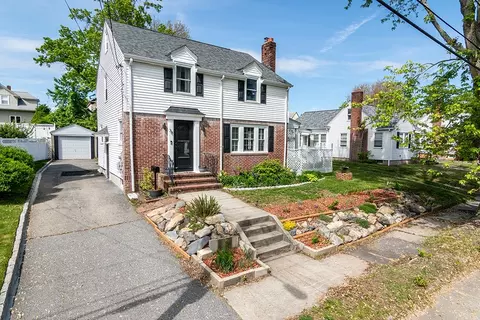 38 Brookside Dr, Cranston, RI 02910