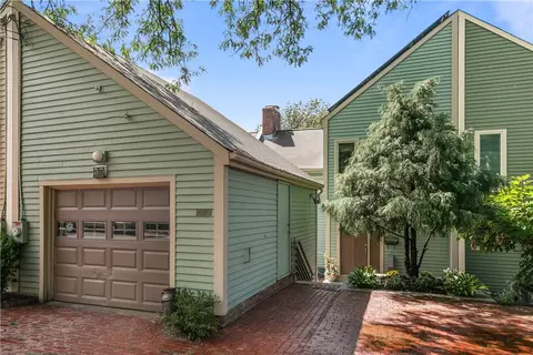 33 Pratt St, Providence, RI 02906
