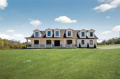 2 Winsor Rd, Scituate, RI 02857