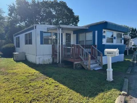 242 Manton Apt 41 St, Pawtucket, RI 02861