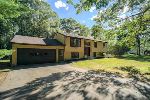 28 Clark Mill St, Coventry, RI 02816