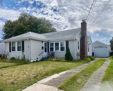 17 Maplewood Dr, Pawtucket, RI 02861