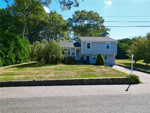 15 Lovat Ln, Westerly, RI 02891