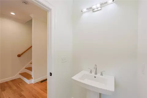 Entry Way - 180 Shore Dr, Exeter, RI 02822 photo 2 of 6