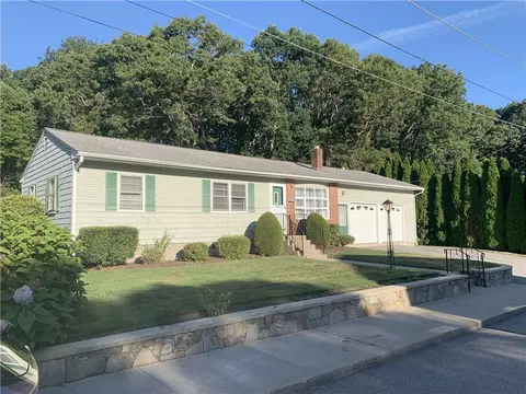 18 Moskalyk St, West Warwick, RI 02893