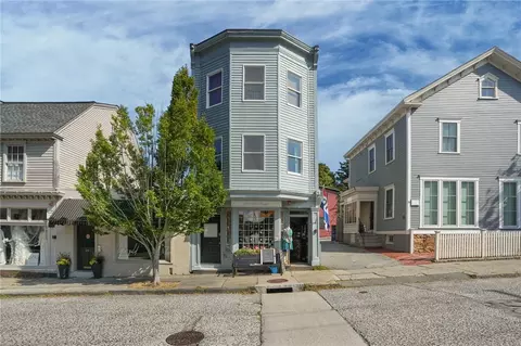 26 Franklin St, Newport, RI 02840